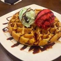 Waffle + ice cream|Yeon Jiさん