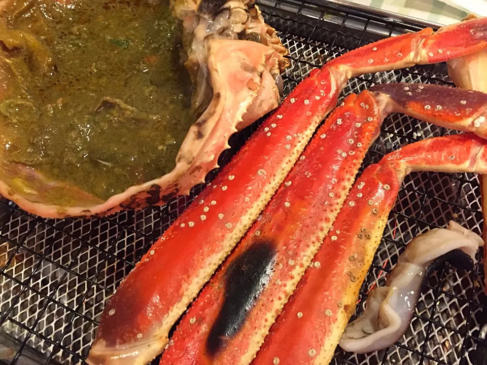 Snapdishの料理写真:焼きガニとかに味噌|sasaちゃんこ😎さん