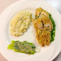 Spinach and Gouda stuffed chicken breast over pesto, leek and Parmesan risotto, and steamed leeks with Dijon sauce|Kellie Elizabeth Hanks-Davisさん