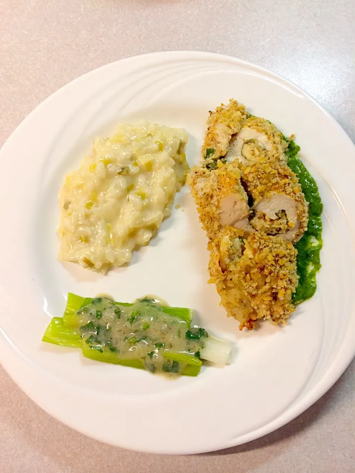 Spinach and Gouda stuffed chicken breast over pesto, leek and Parmesan risotto, and steamed leeks with Dijon sauce|Kellie Elizabeth Hanks-Davisさん