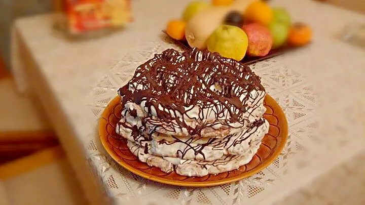 cake with hazelnutt meringue!🌰🌰🌰|Gina Tさん