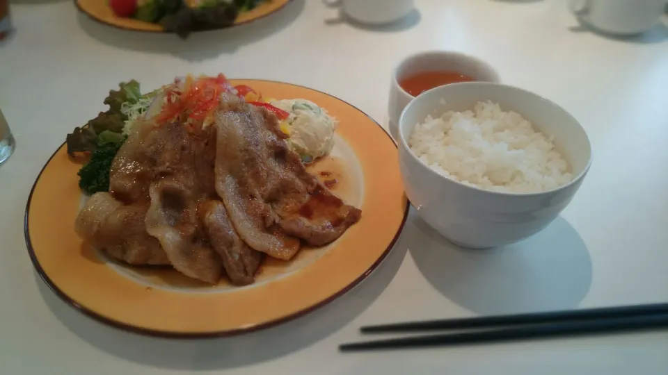 ﾛｰｽﾞﾎﾟｰｸ生姜焼きセット(^w^)|ノゾミさん