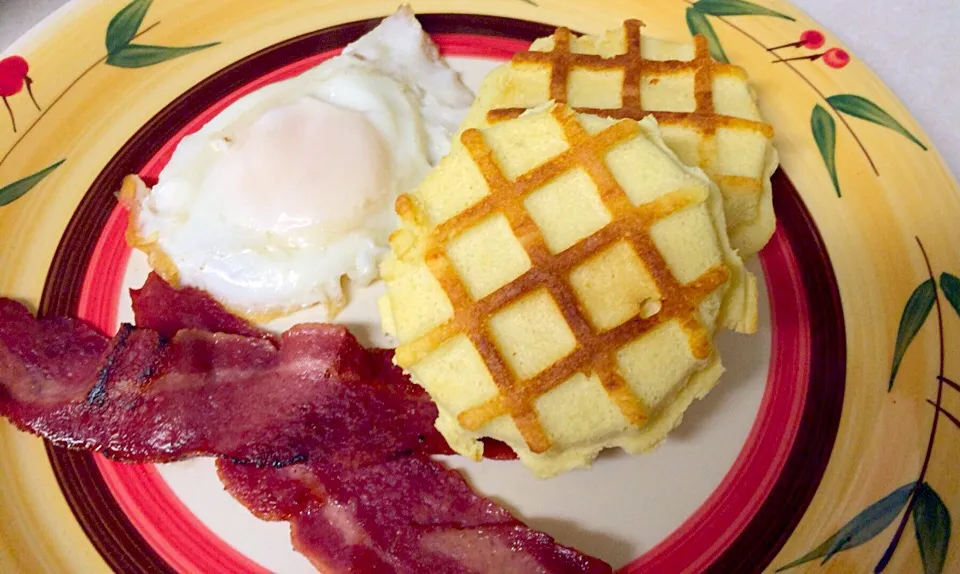 Breakfast 見た目ワッフル味ホットケーキ😑|lalapoさん