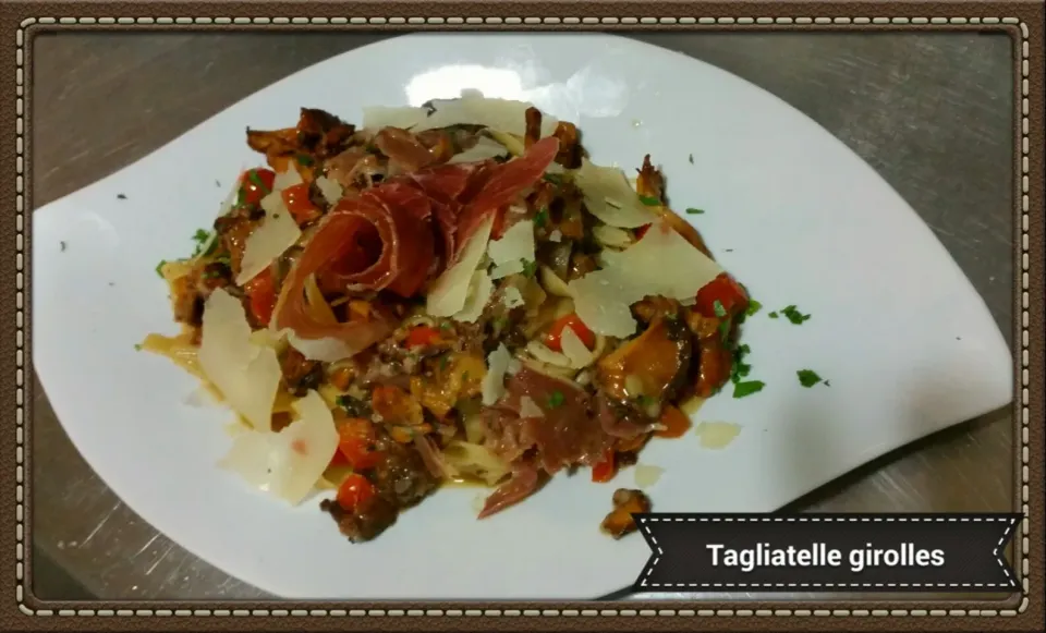 tagliatelle girolles et jambon de Parme 18 mois réserve|saimonさん