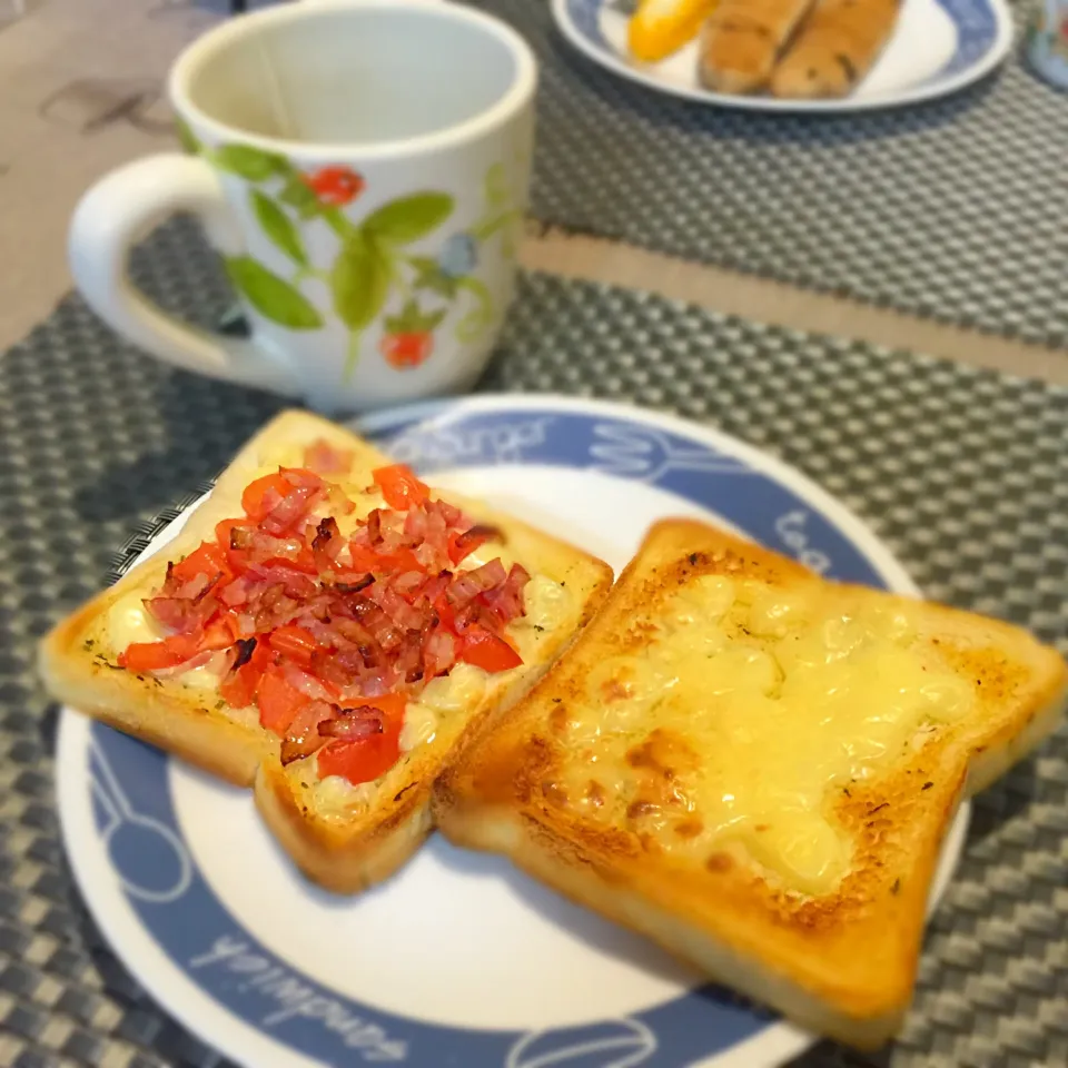 Snapdishの料理写真:tbread wd tomatoe beacon😉|Jasminさん