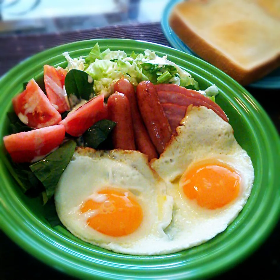 休日出勤の旦那さんの為に張り切って朝ご飯…のはずが食べる余裕もなく出掛けられ…自分の朝ご飯。食べれるかな(((^_^;)|ゆりこさん