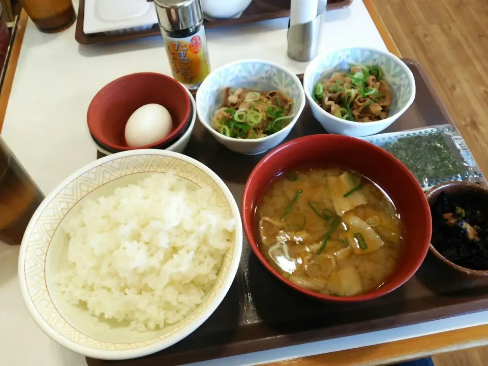 牛小鉢たまごかけごはん朝食|Yuichi Sakaiさん