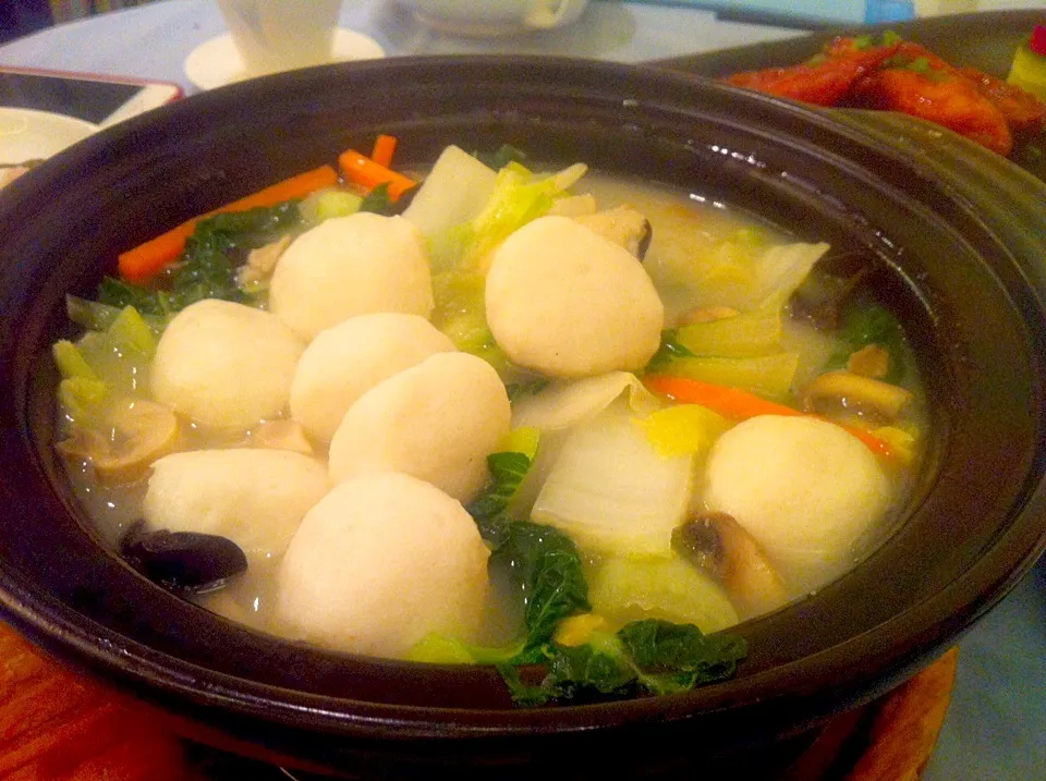 Homemade mashed fish balls & assorted vegetables in casserole|skyblueさん