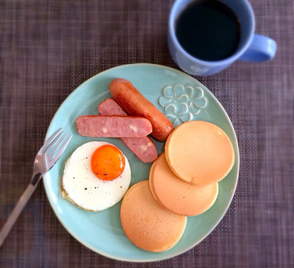 Snapdishの料理写真:今日はホットケーキの日なので、休日ブランチはパンケーキ|有山さん