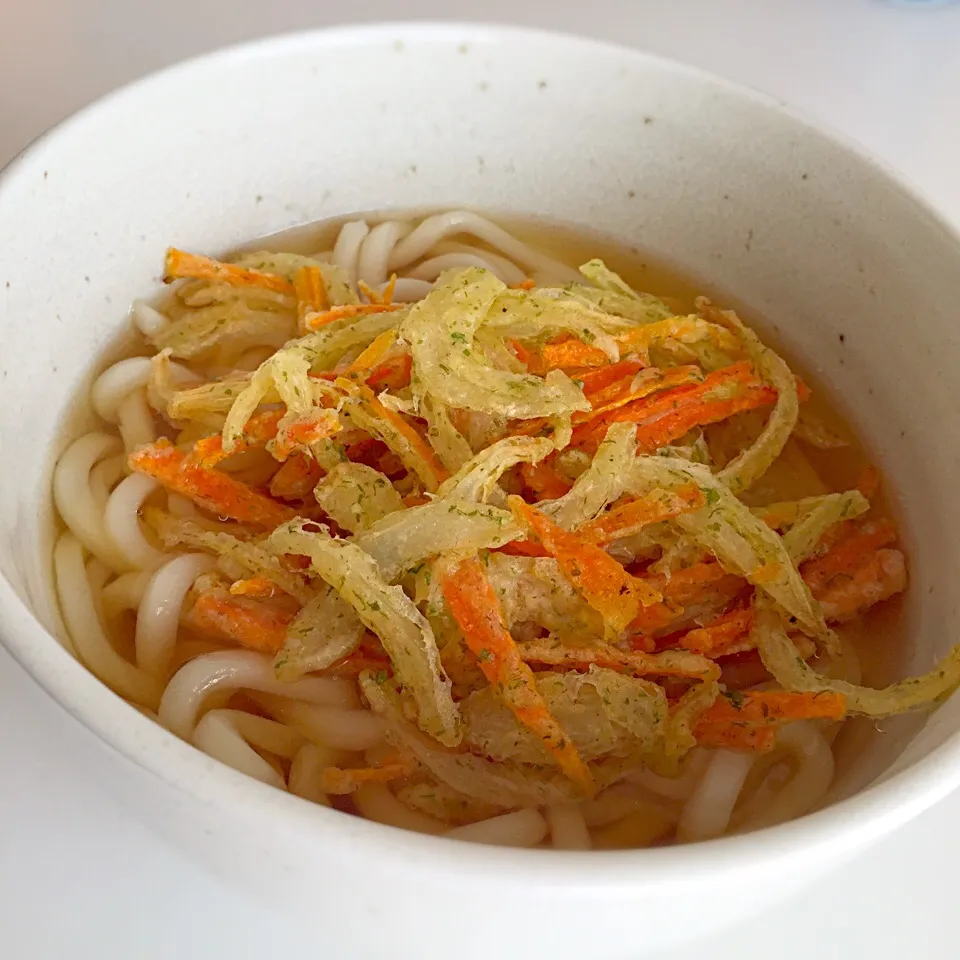 美味しいお出汁でかき揚げうどん 今回は昆布と粉末削り節でお出汁取りました。|ヨッチャンさん