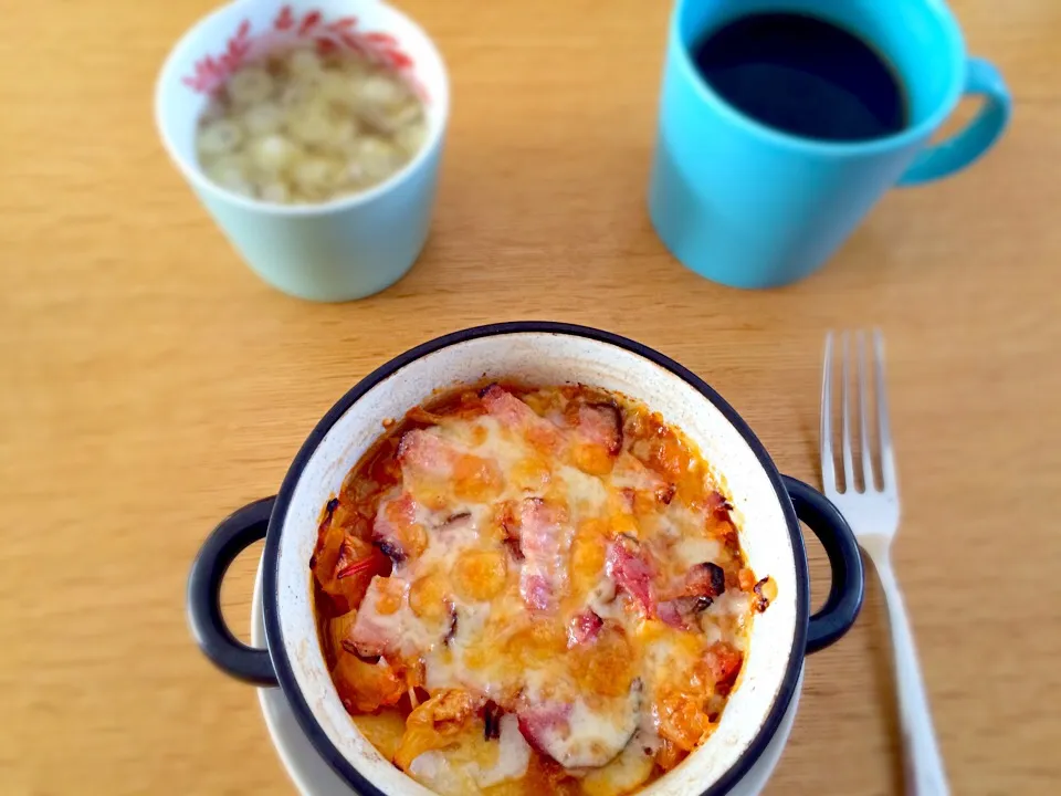 残り物のトマト野菜スープを煮詰めて、焼き餅グラタンに 🍴 本日のコーヒーは グァテマラ ラ・ソレダ農園 ネルドリップで淹れました ☕️|doc3387さん