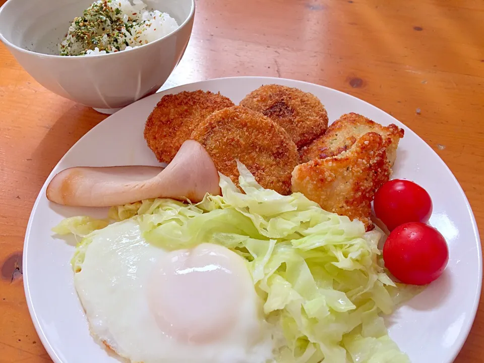 ミニカレーコロッケの朝ご飯|ルドルフさん