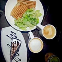 Tuna Melt Panina and Toffee Crunch Chocolate Cake plus Cappucino and Cafe Latté of Café +|Naha Gironさん