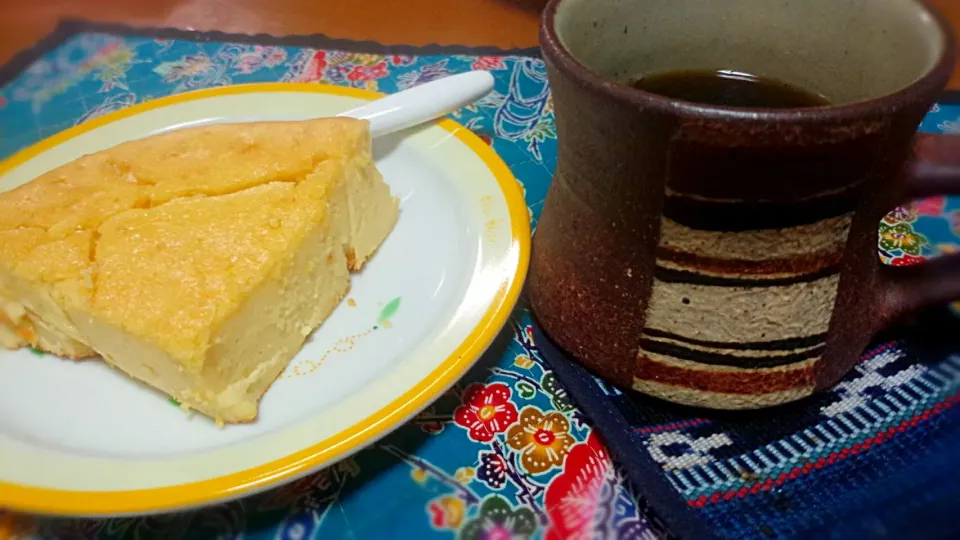 手作りチーズケーキ＆やちむんカップでのカフェタイム|かおりんさん