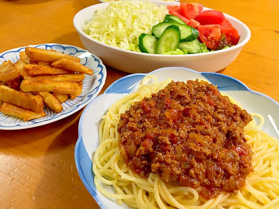 ミートソーススパゲッティとスパイシーポテト|ルドルフさん