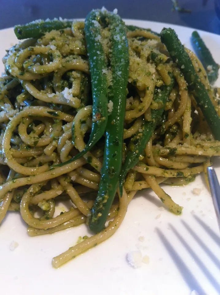 Wholewheat pasta with homemade pesto and fresh vegetarian Parmesan cheese.|🍓Jolejo🍓さん