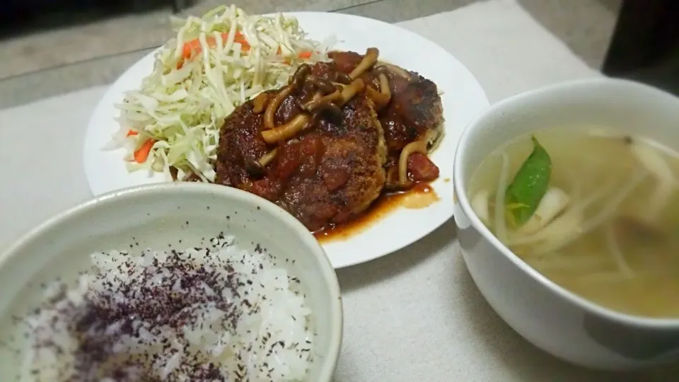 豆腐&ｺﾝﾆｬｸ&もやしのﾊﾝﾊﾞｰｸﾞ
の晩ごはん✨|kaz(*･ω･)さん