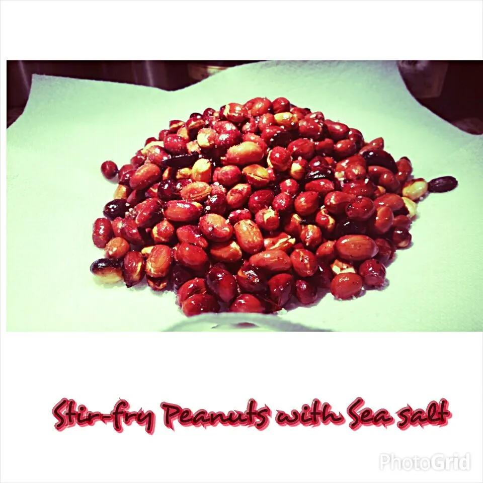 Snapdishの料理写真:炒花生米.  Stir-fry Peanuts with course sea salt!  It goes very well with beer or any type of bread.|Jihollandさん