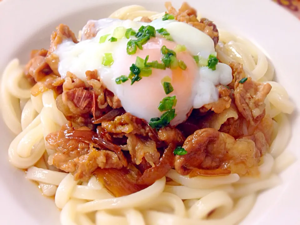 Snapdishの料理写真:肉うどん！温玉のせ！|ぺちーのさん