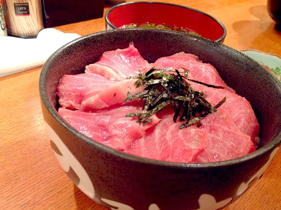 鮪の頭肉丼|しょこさん