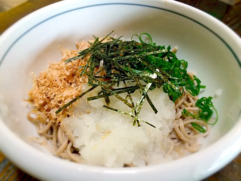 Snapdishの料理写真:カレーに飽きた昼は                     おろしぶっかけ蕎麦|mottomoさん