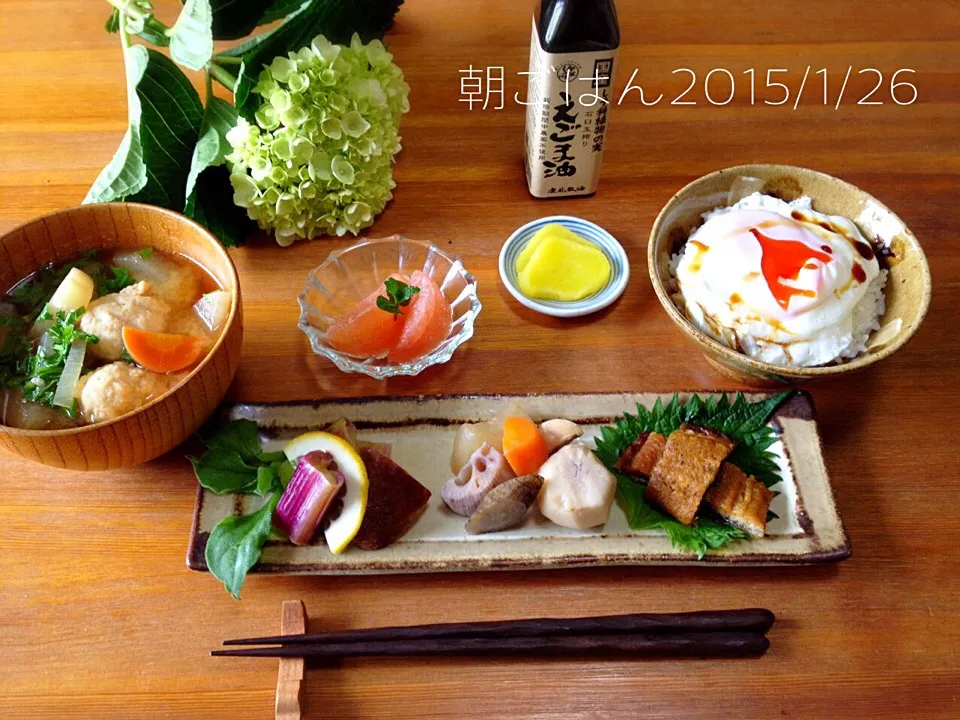 とろ〜り卵の目玉焼き丼🍀鳥のつくねとお野菜たっぷり入りお味噌汁de朝ごはん☺️|nono_miさん