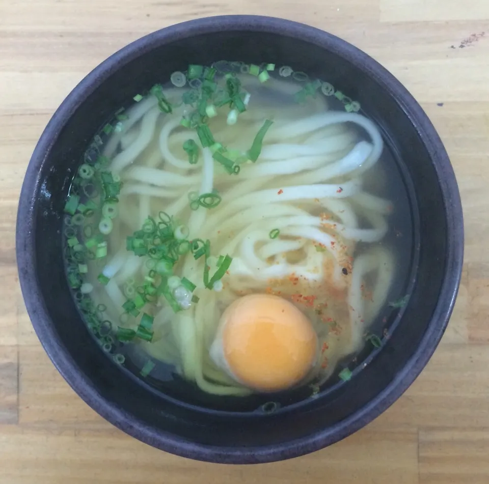 『多田製麺所』のかけうどん+生卵|fujii saburoさん