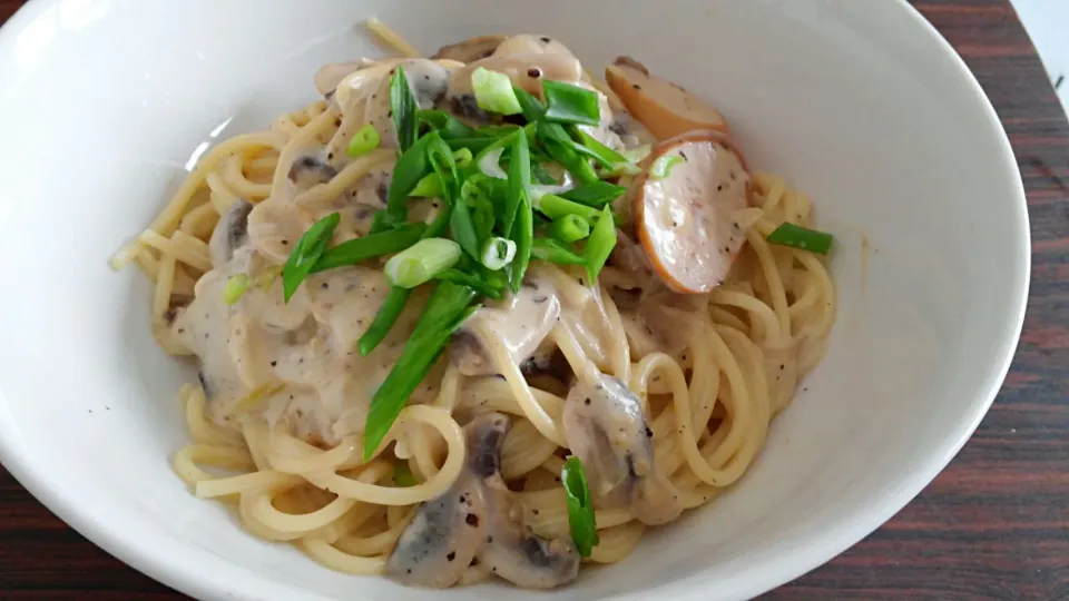 Spaghetti Carbonara with mushroom & sausage|Li Yokeさん