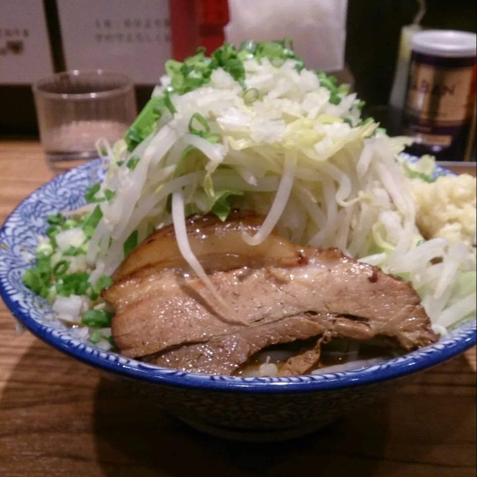 Snapdishの料理写真:新小岩駅近く、燈郎のカレー、やさしいニンニクちょい増し。
美味しかった(*≧∀≦*) #燈郎 #ラーメン|Reikoさん