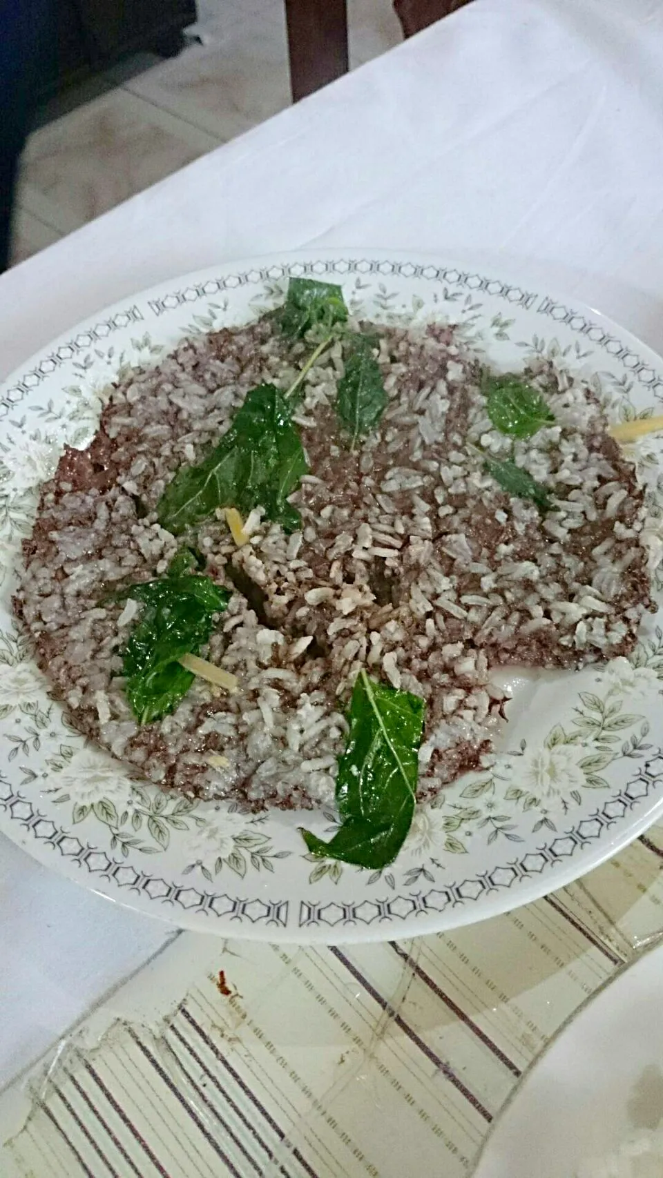 Blood rice with chilli leaf..|bonnieさん