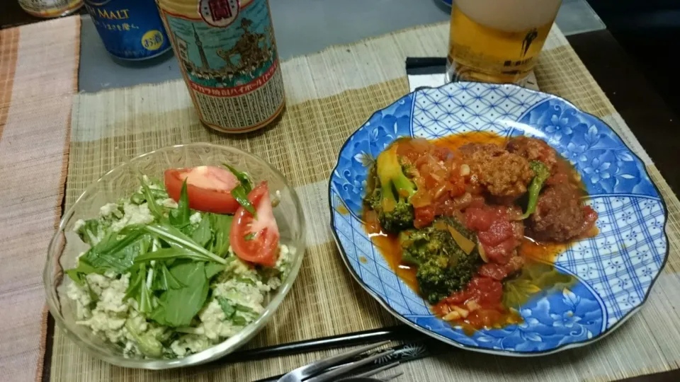 Snapdishの料理写真:ミートボールのトマトソース＆アボカドサラダ|まぐろさん