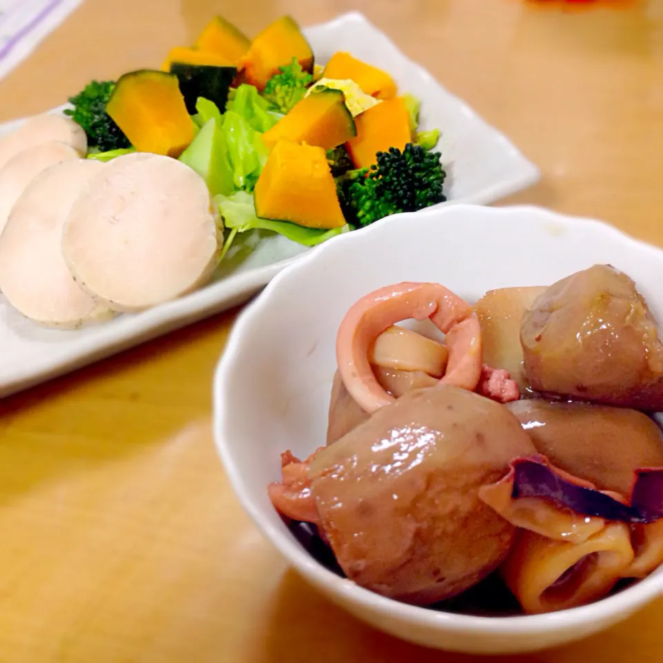 晩御飯🍚烏賊と里芋の煮物・鶏ハム|かわちさん