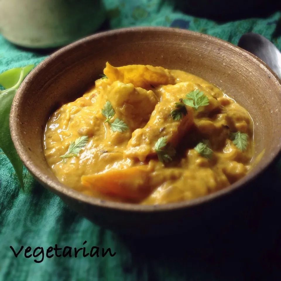 カシューナッツペーストベースの野菜カレー／Navratan Korma|まちまちこさん