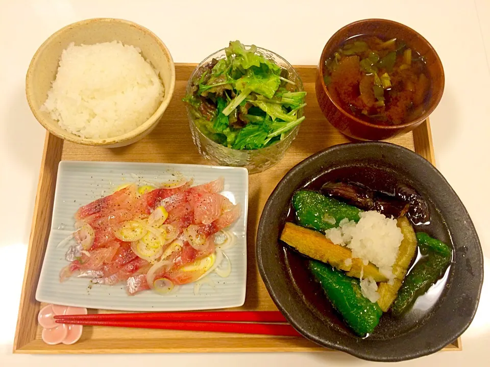 今日の夕飯！ナスの揚げ浸し、イサキの和風カルパッチョ、大根と大根の葉のお味噌汁、サラダd(ﾟεﾟ*)|mamigoさん