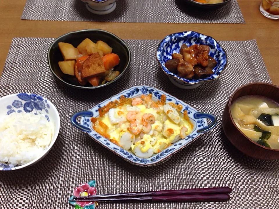 Snapdishの料理写真:グラタン☆さつま揚げと野菜の煮物☆鶏肉とこんにゃくの甘辛煮☆お味噌汁☆|Milfeliceさん