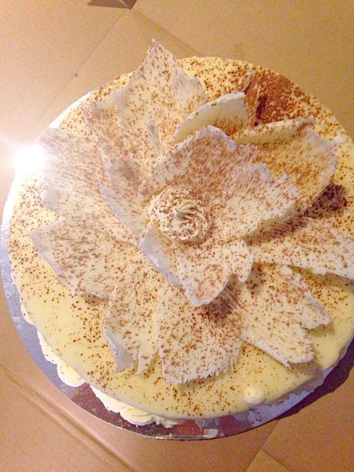 White Choc and Passionfruit Sponge Cake|Chrisy Hillさん