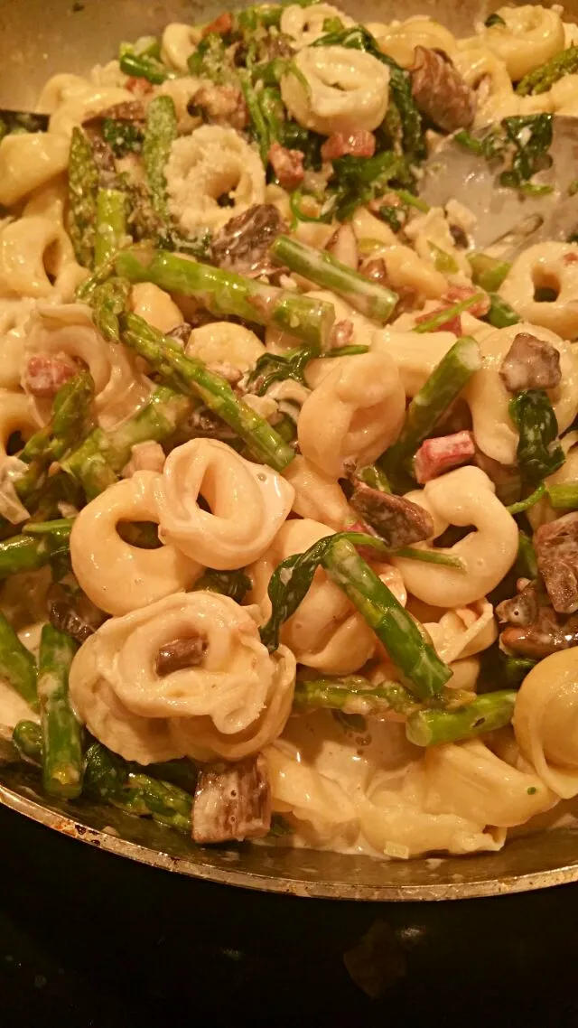 cheese tortellini with pancetta, mushrooms, asparagus, and spinach in a homemade alfredo sauce|Kejuana Stanleyさん