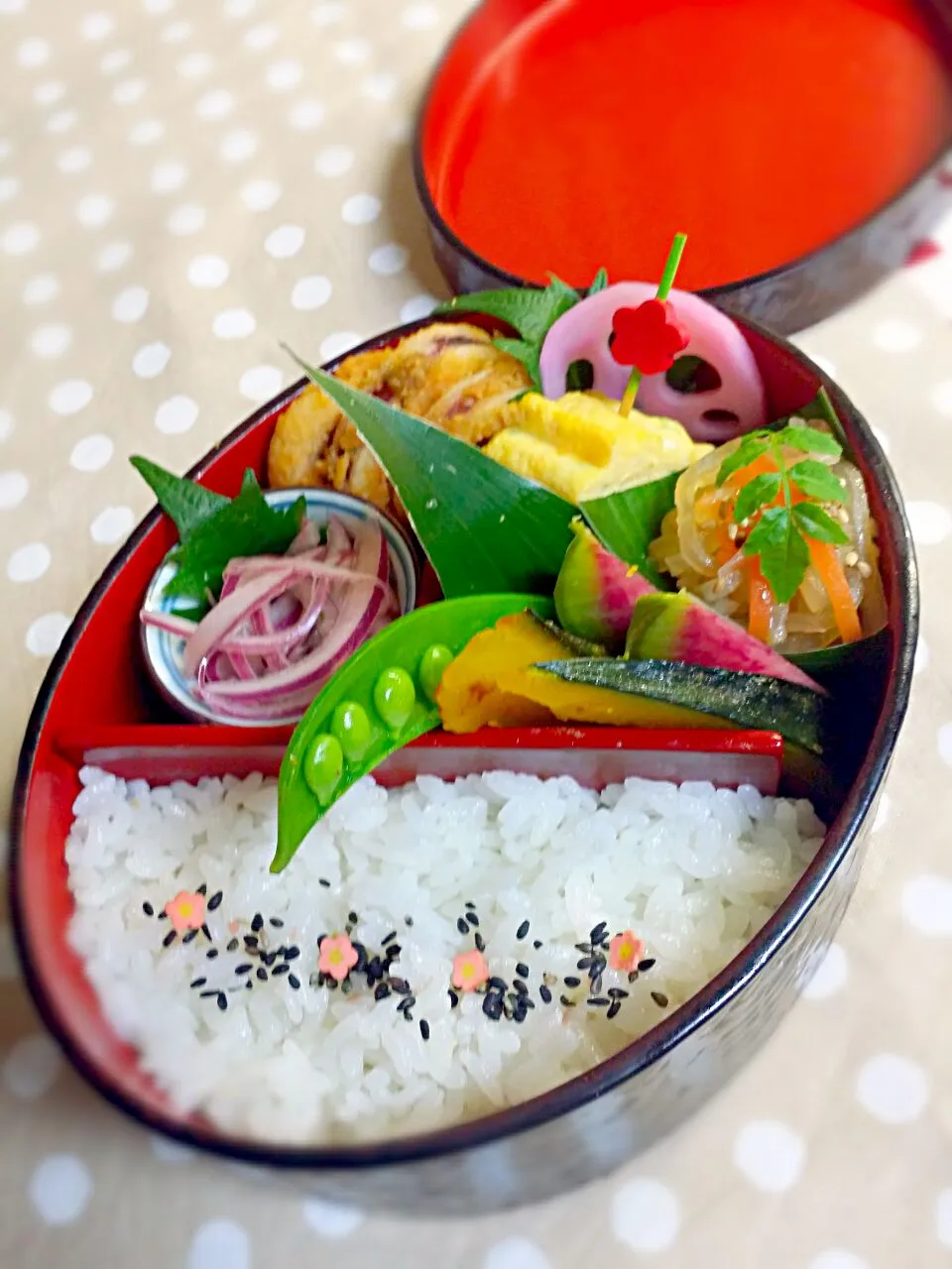 《火曜日のお弁当》

・紫オニオンピクルス
・イカの唐揚げ
・大根の煮なます
・かぼちゃのねこぶだし焼き
・ねぎ入りだし巻き玉子
・酢れんこん
・紅芯大根（まゆみさん）

行ってらっしゃ～い♡|藤田 まり子さん