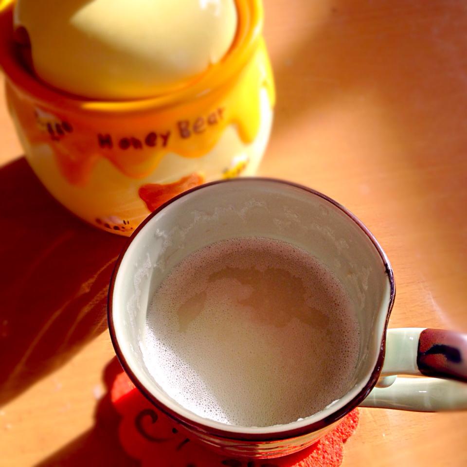 マグカップに注いだもち米の甘酒