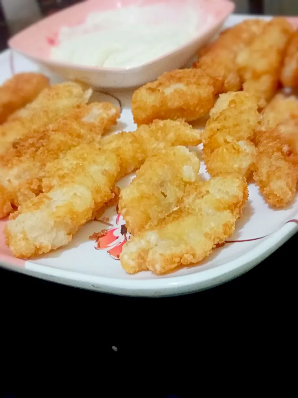 Snapdishの料理写真:fish fillet with garlic mayo 
#homecooking
#fishfillet|Claire Tayonaさん