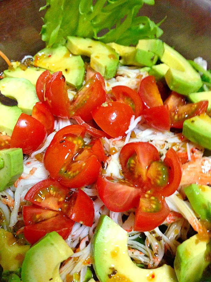 Snapdishの料理写真:Crab salad with avocado in tomato dressing|Amherstさん