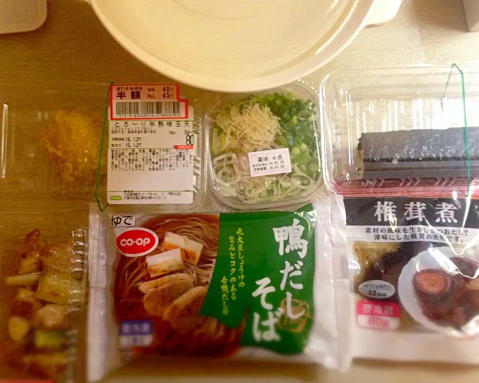 今日の買い出し   鴨だしそば 焼鳥 椎茸煮 とろ〜り半熟味玉天 薬味セット 納豆巻 、、、持参品 秘密の出張必需品     つづく|ぽんたさん