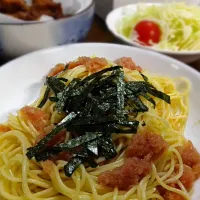 Snapdishの料理写真:明太子パスタと唐揚げ|Tsugumi Saitoさん