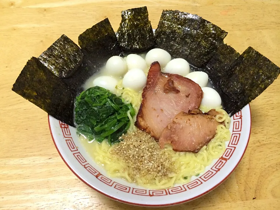 さぽいち新作塩豚骨で横浜家系ラーメン作ってみた(｡-_-｡)|関孝敏さん