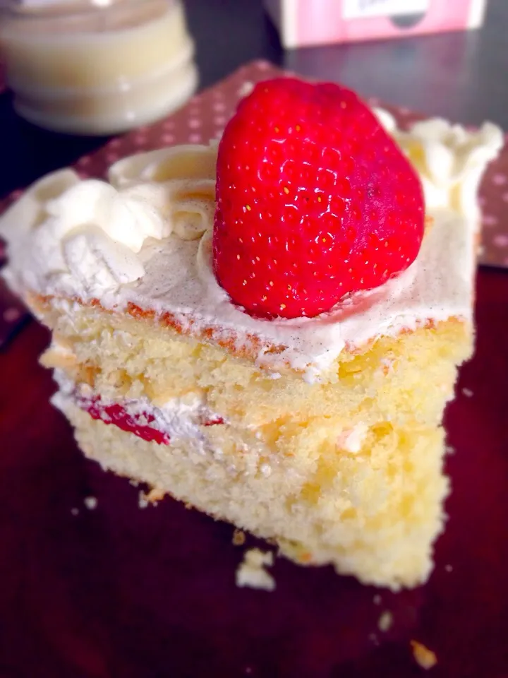 Snapdishの料理写真:☆Strawberry shortcake☆お誕生日のケーキ🍰|Leanne＊Bradyさん