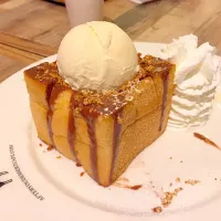 Snapdishの料理写真:Nutella honey toast|jaszminnyさん