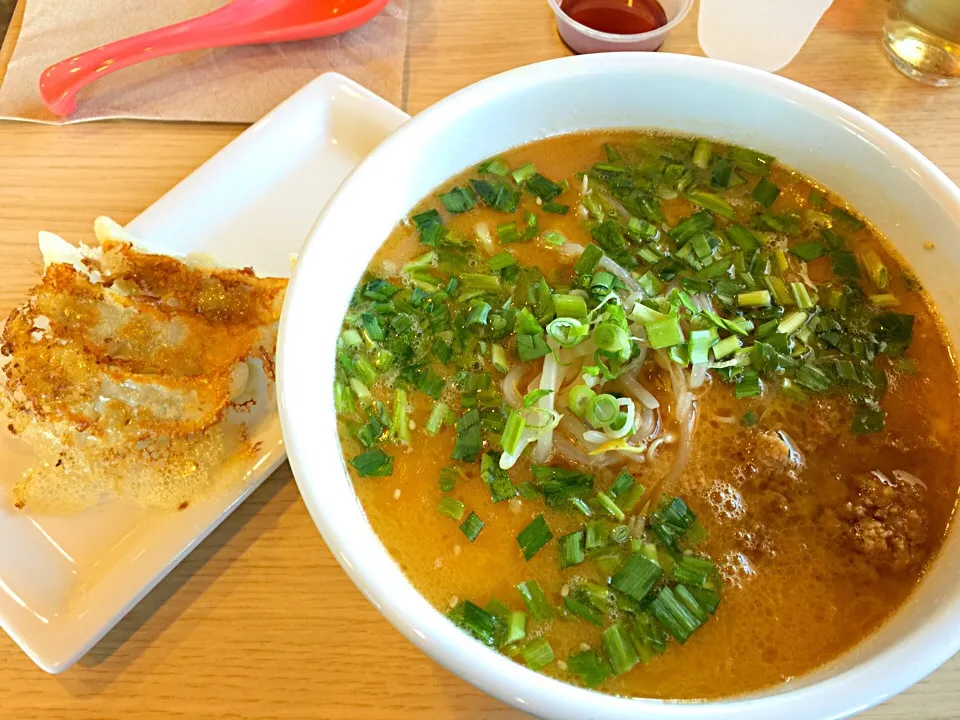 Snapdishの料理写真:Spicy Miso Ramen w/Gyoza|norishioさん