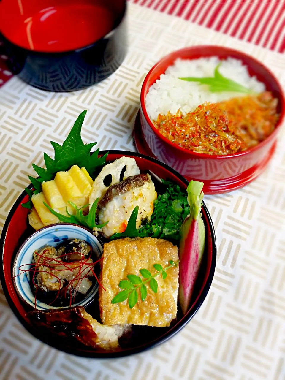 《水曜日のお弁当》

・しめじの胡麻和え
・椎茸のつくね焼き
・厚揚げ煮
・勝山水菜のお浸し
・鯖焼き
・だし巻き玉子
・紅芯大根
・明太子ちりめん（ご飯の上）

貴方が薦めたもう一つの漆塗弁当箱で、行ってらっしゃ～い♡|藤田 まり子さん