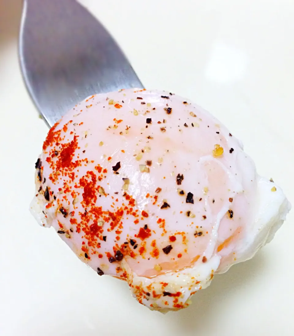 Sprinkled with freshly cracked black pepper and a teeny bit of smoked paprika|coxiella24さん