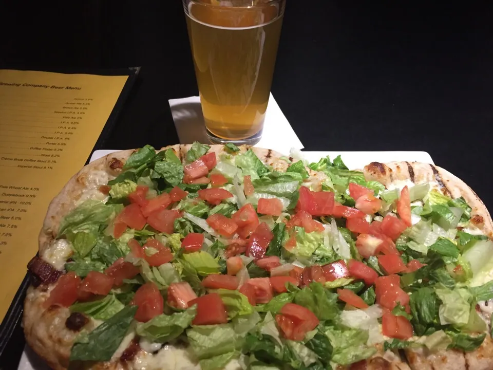 BLT stoned fired pizza and braided Blonde Kolsch|Maryann Strumanさん